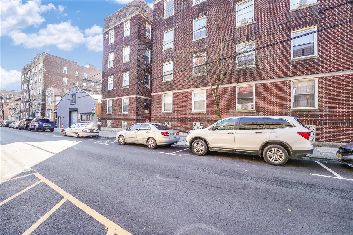 435 53RD ST Unit: C5