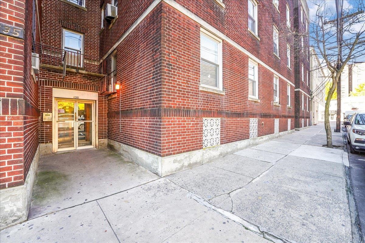 435 53RD ST Unit: C5