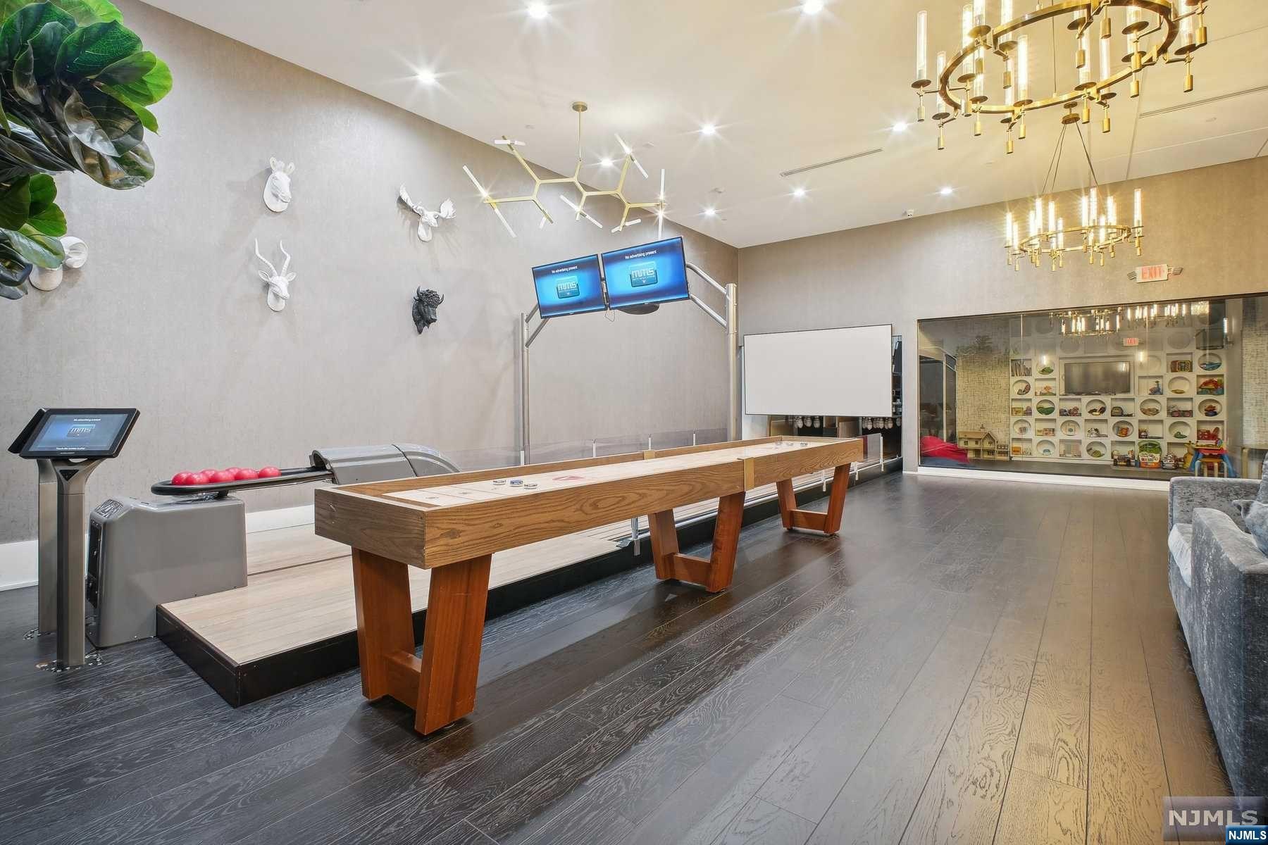 201 Marin Boulevard 617