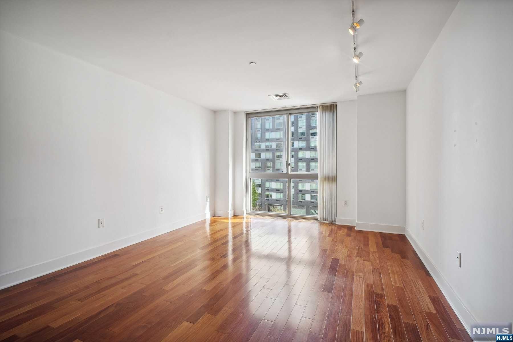 201 Marin Boulevard 617