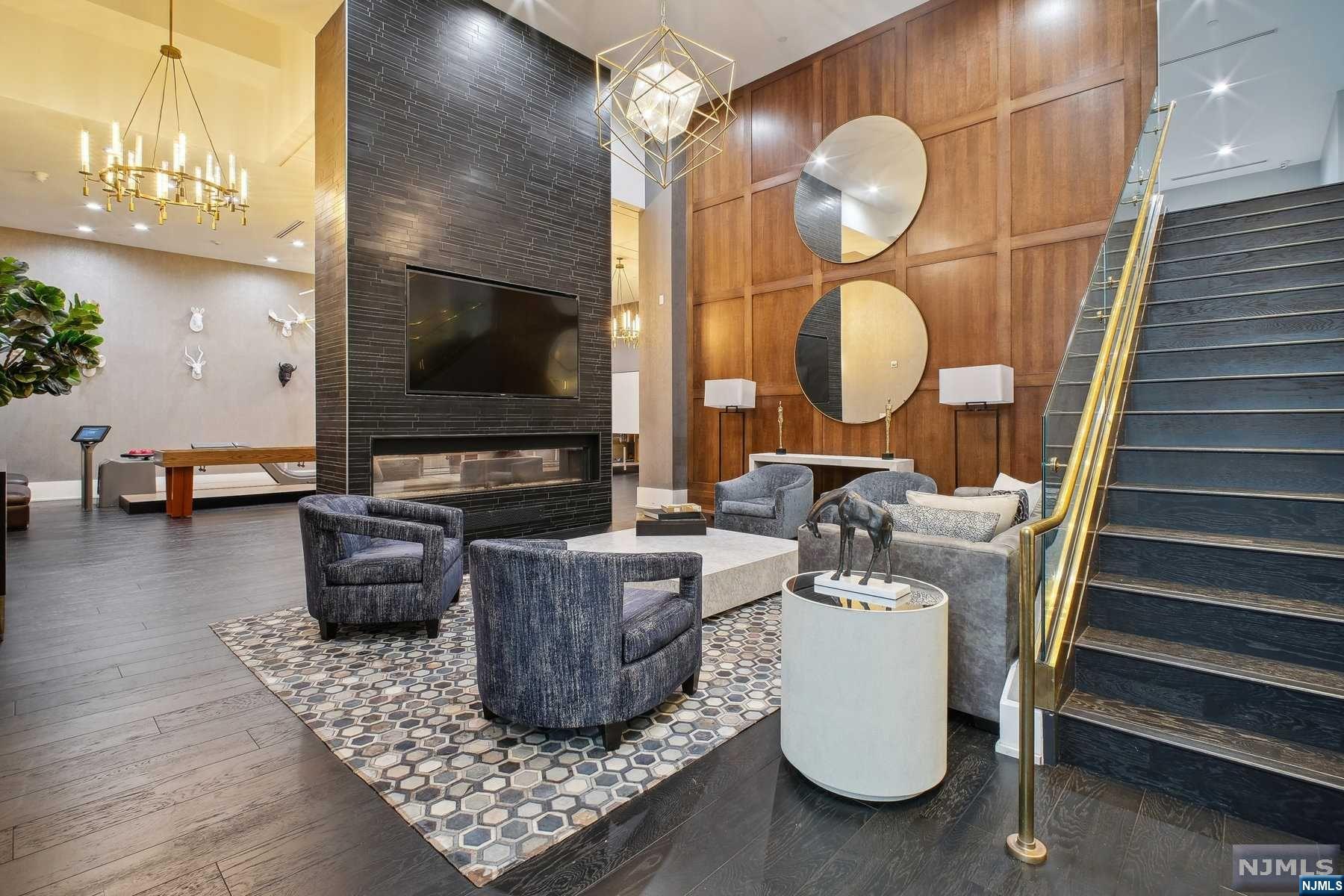 201 Marin Boulevard 617