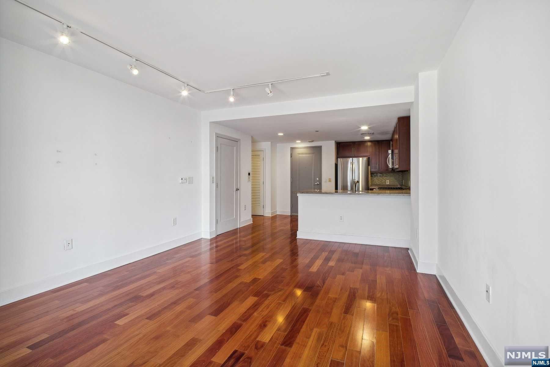201 Marin Boulevard 617