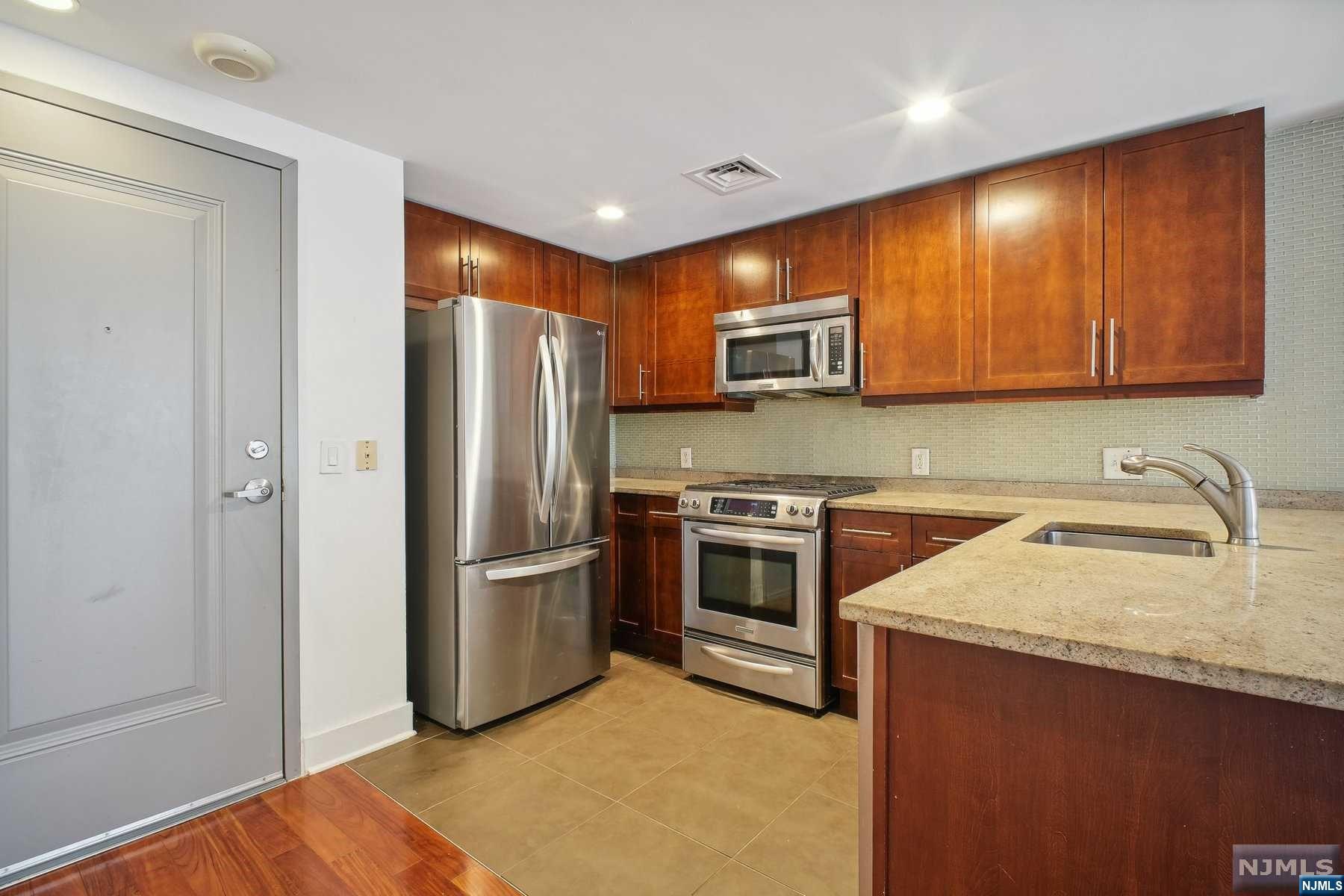 201 Marin Boulevard 617