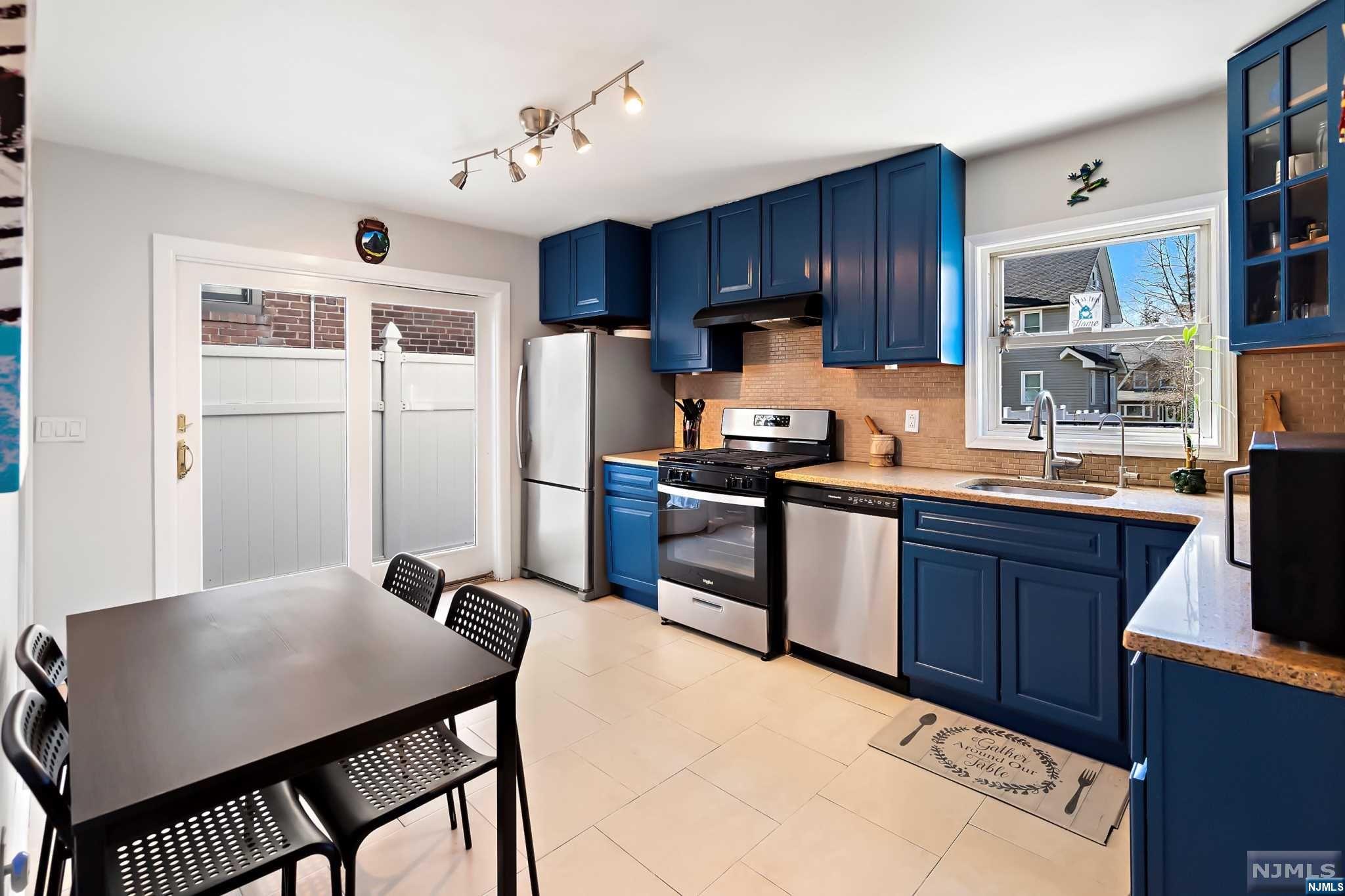 22 Beechwood Avenue