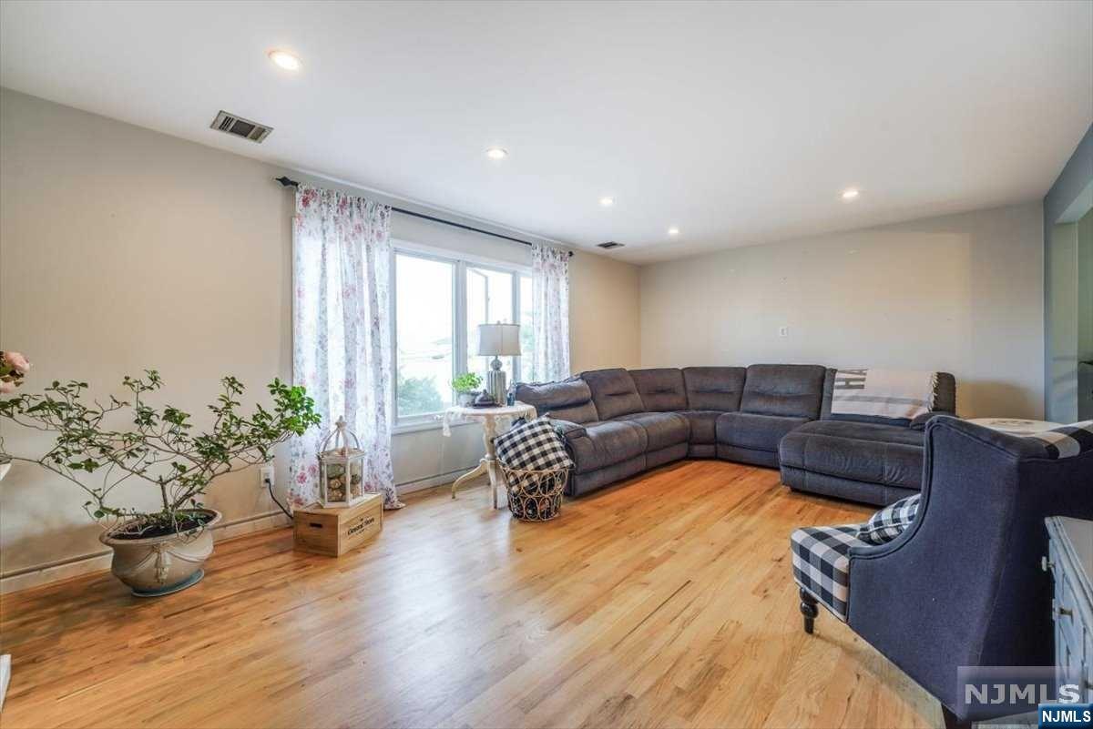 418 10th Street