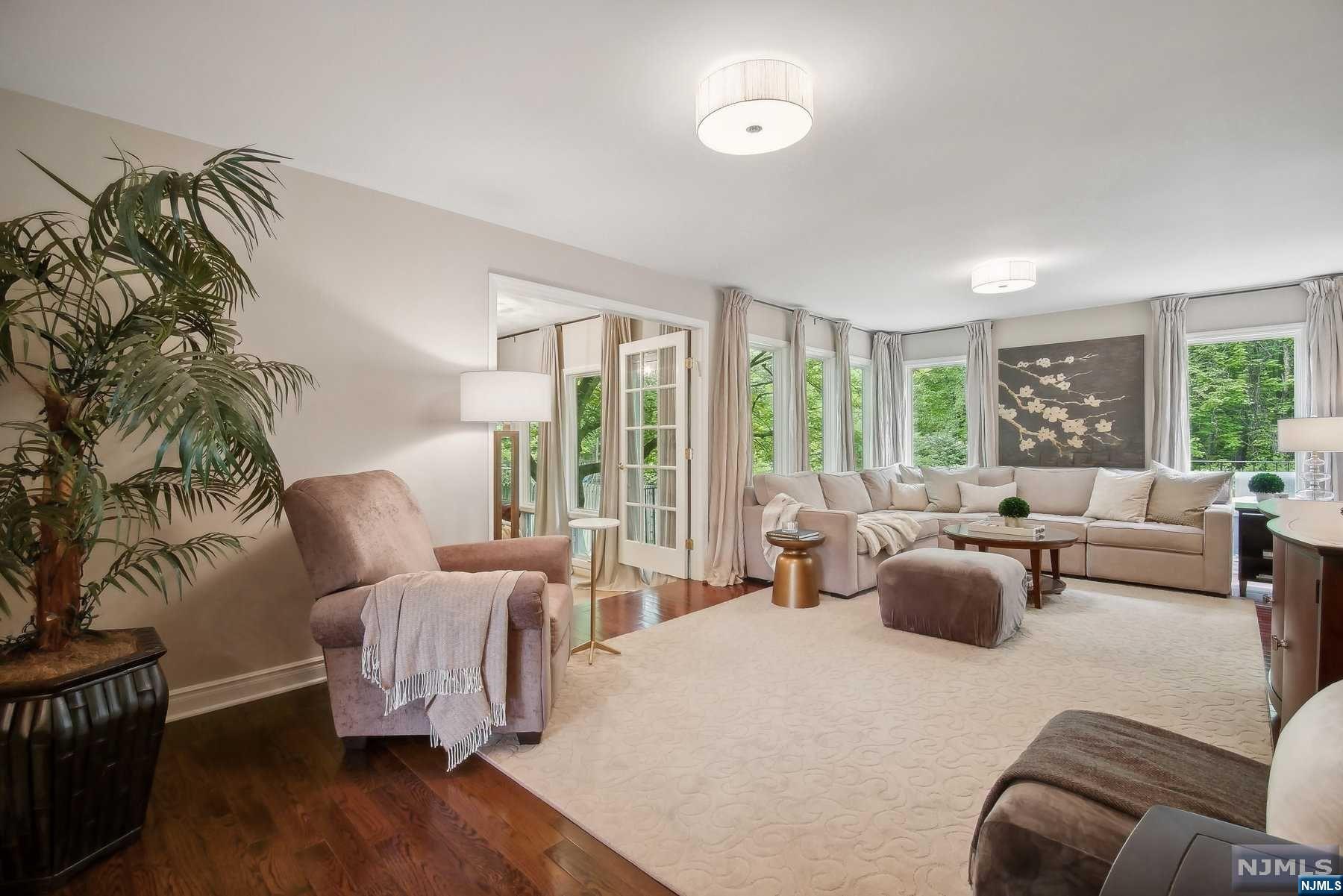 338 Van Nostrand Avenue