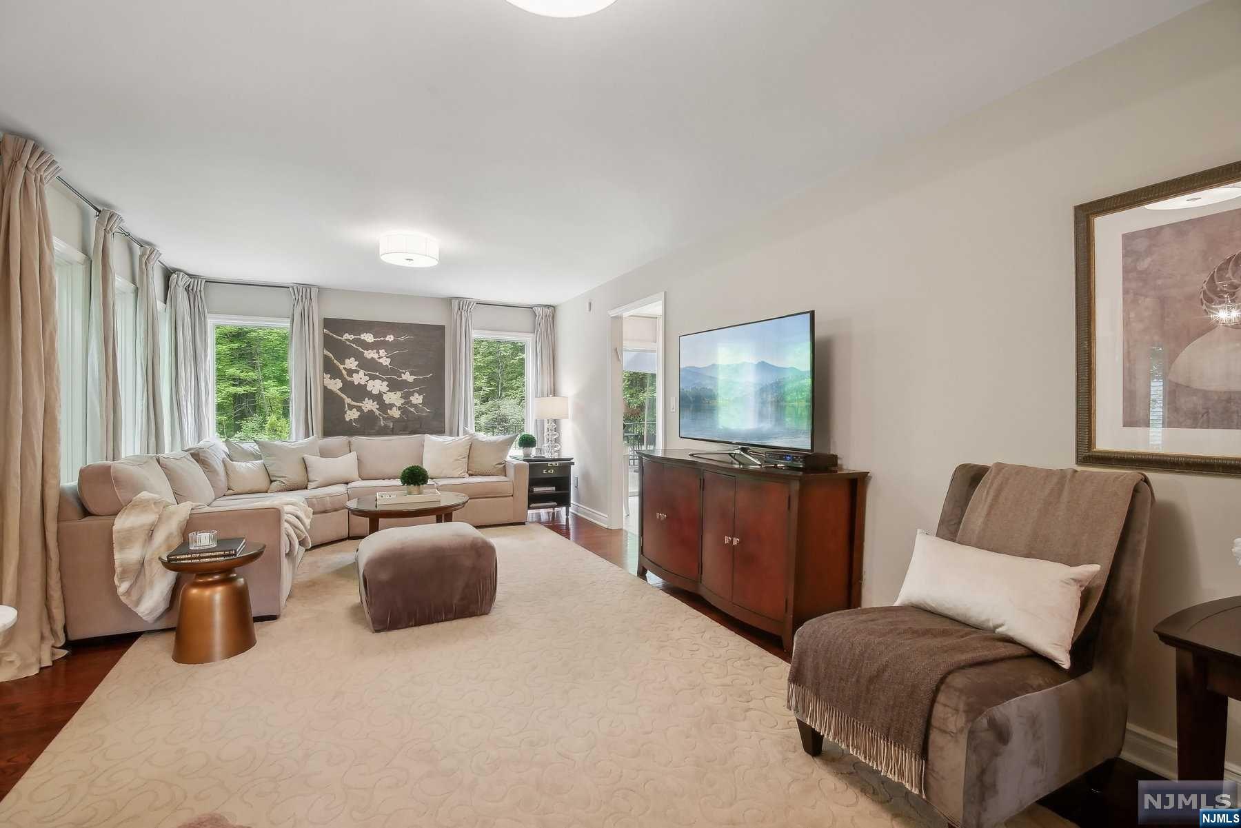 338 Van Nostrand Avenue