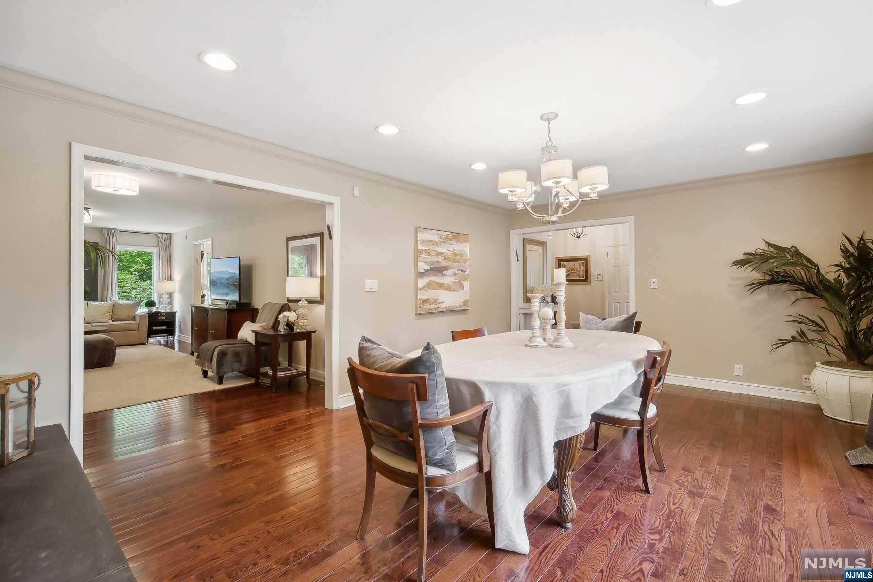 338 Van Nostrand Avenue