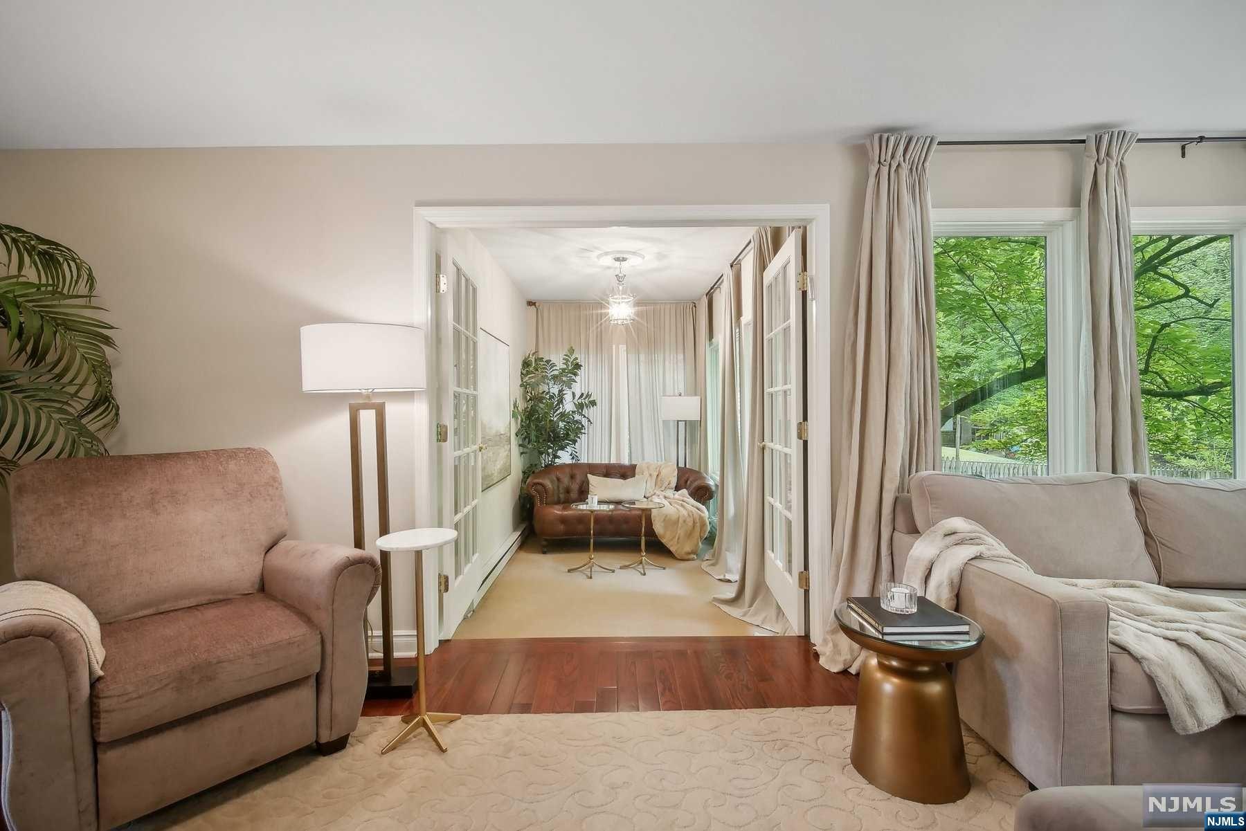 338 Van Nostrand Avenue