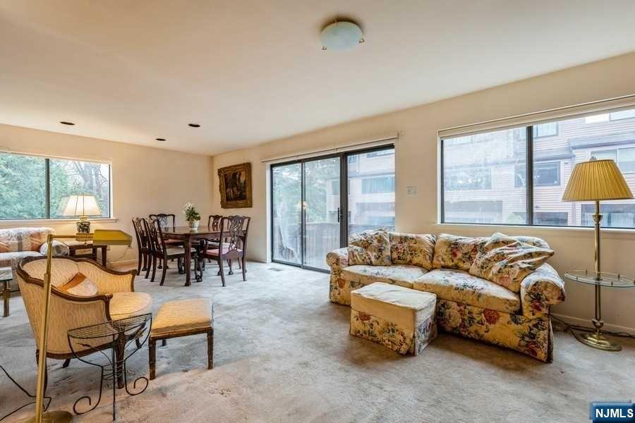 66 Woodbury Court