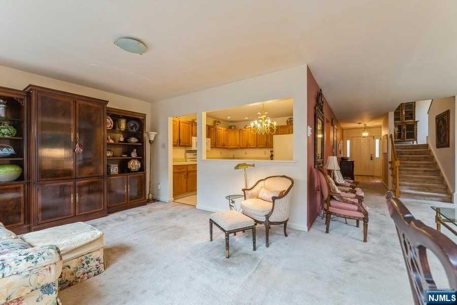 66 Woodbury Court