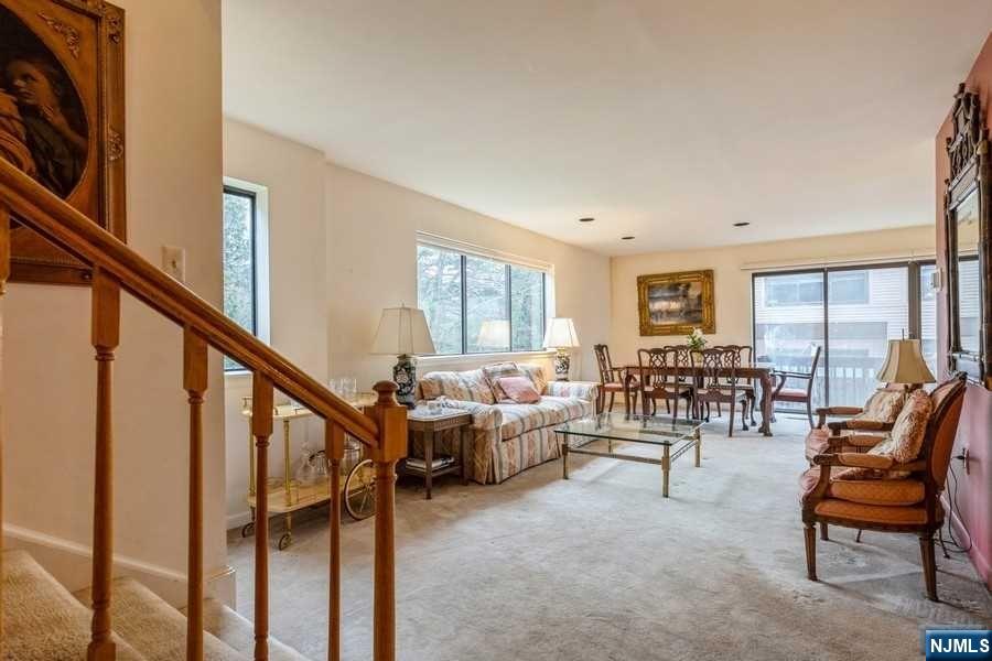 66 Woodbury Court