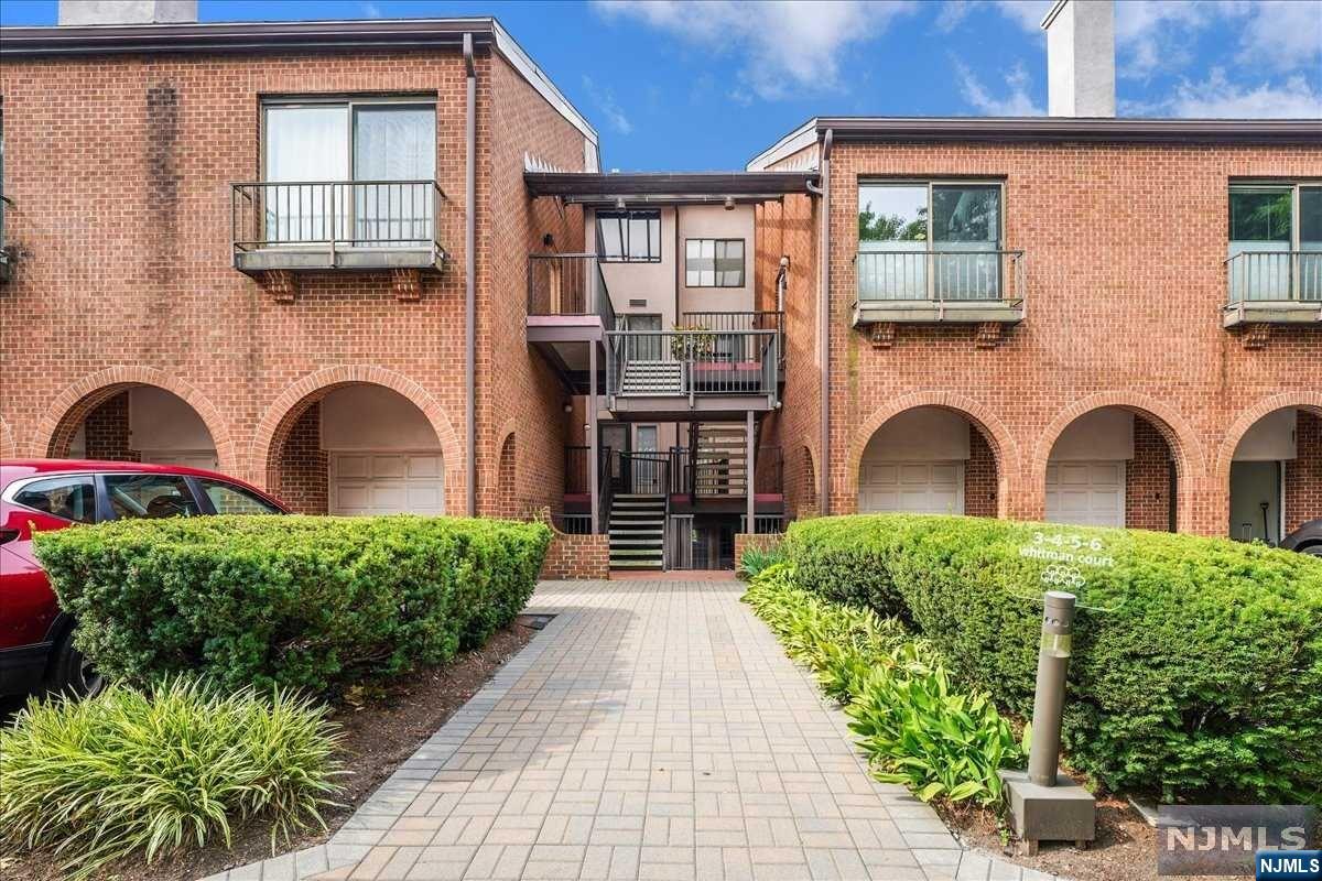 4 Whitman Court