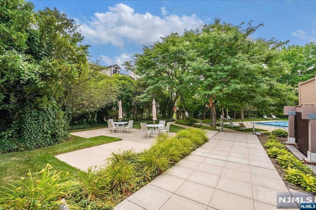 4 Whitman Court