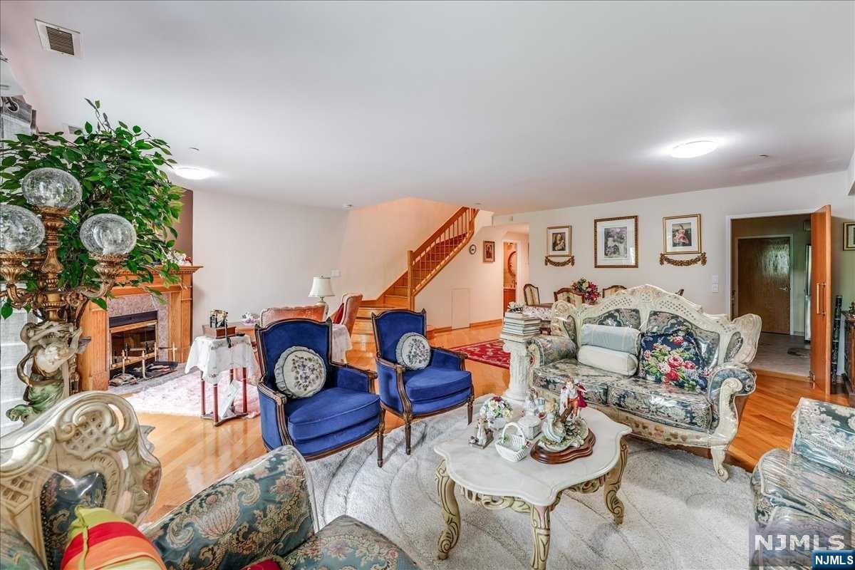 4 Whitman Court