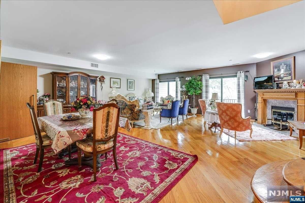 4 Whitman Court