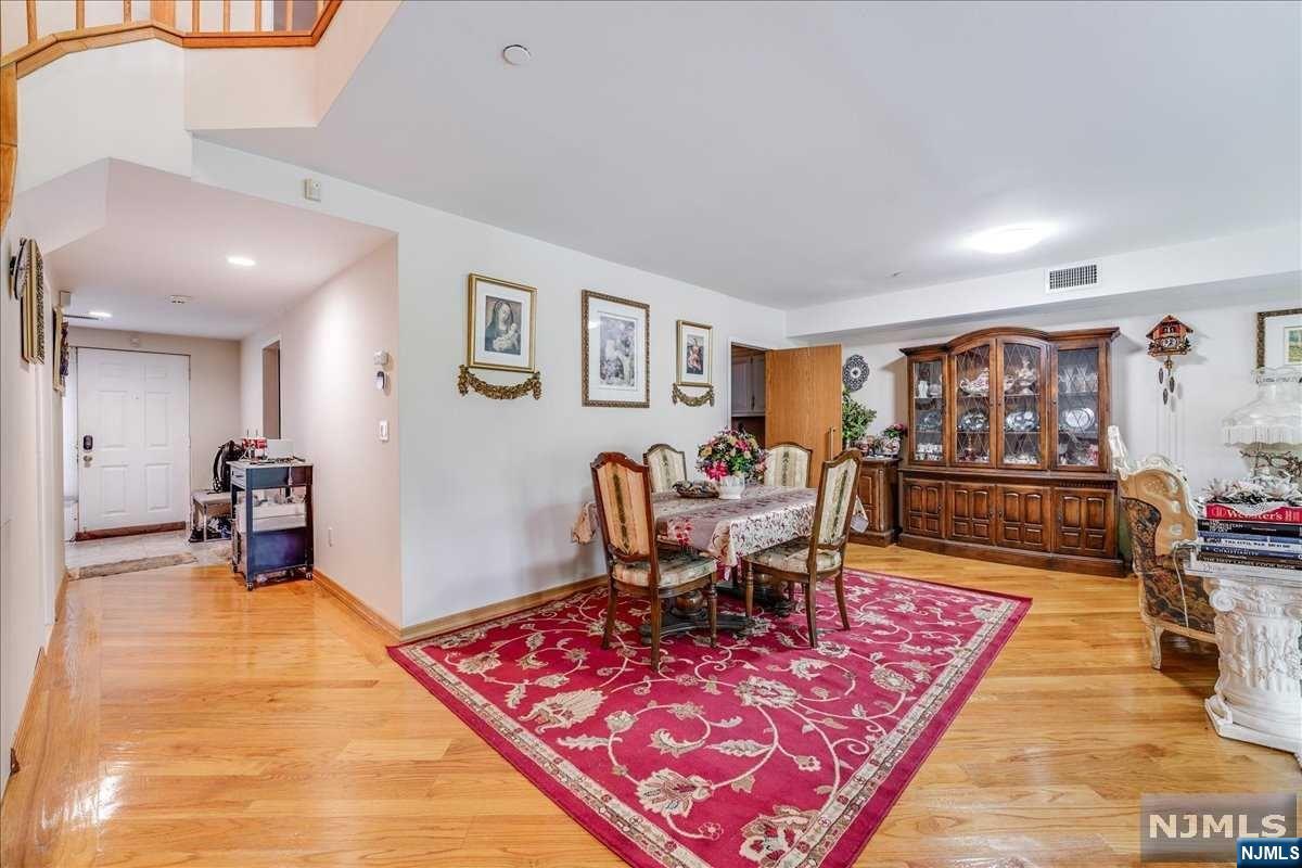 4 Whitman Court