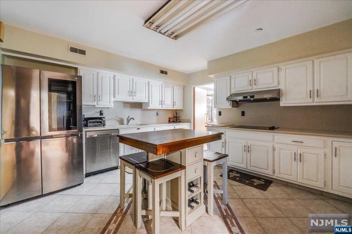 4 Whitman Court
