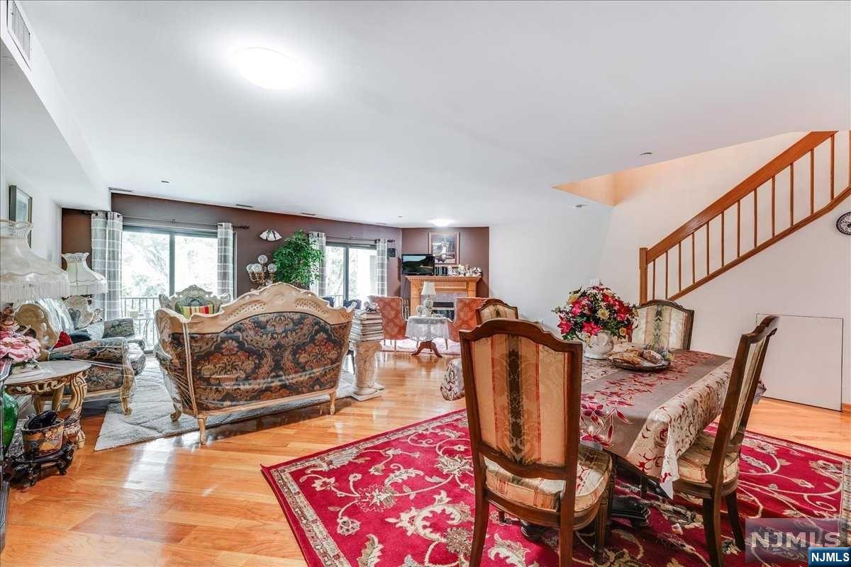 4 Whitman Court