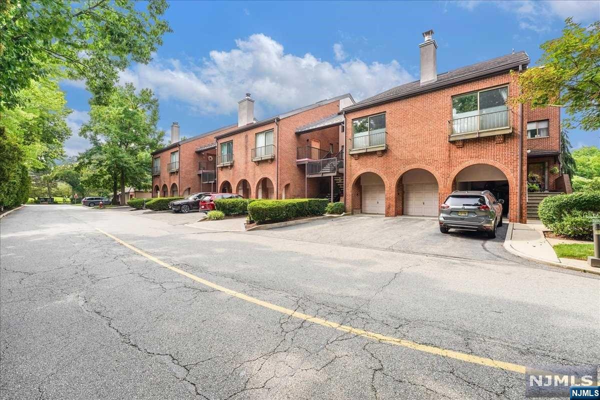 4 Whitman Court