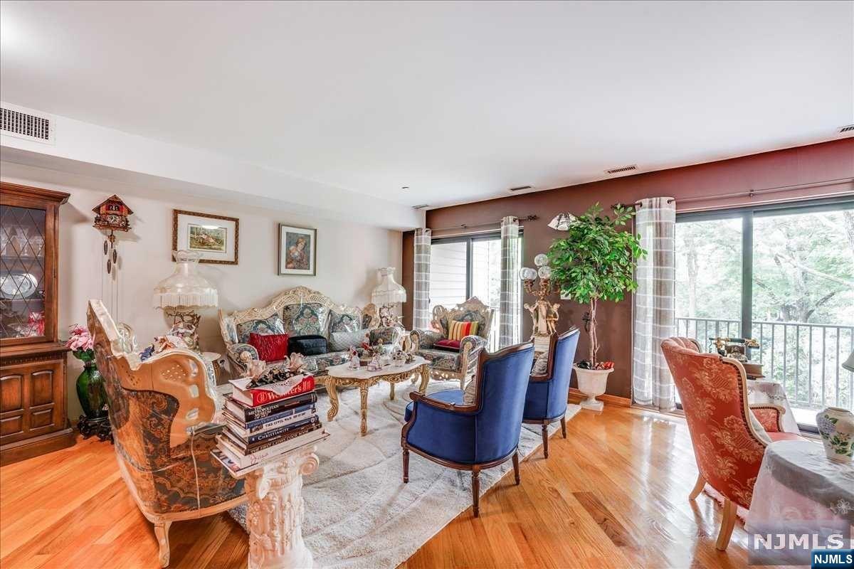 4 Whitman Court