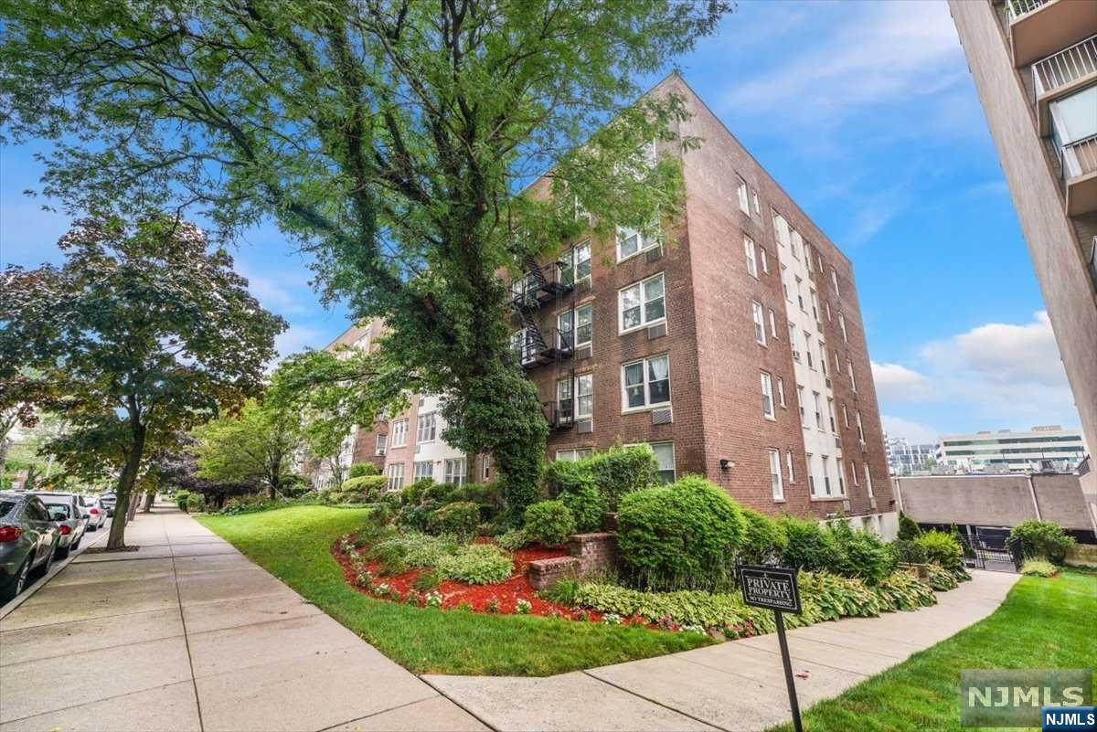 2160 Center Avenue 2B