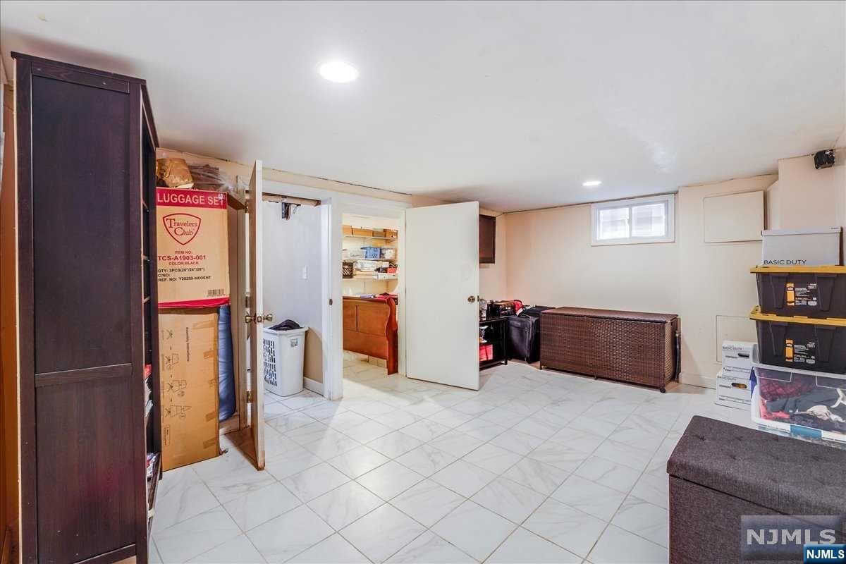 00-055 Midland Avenue