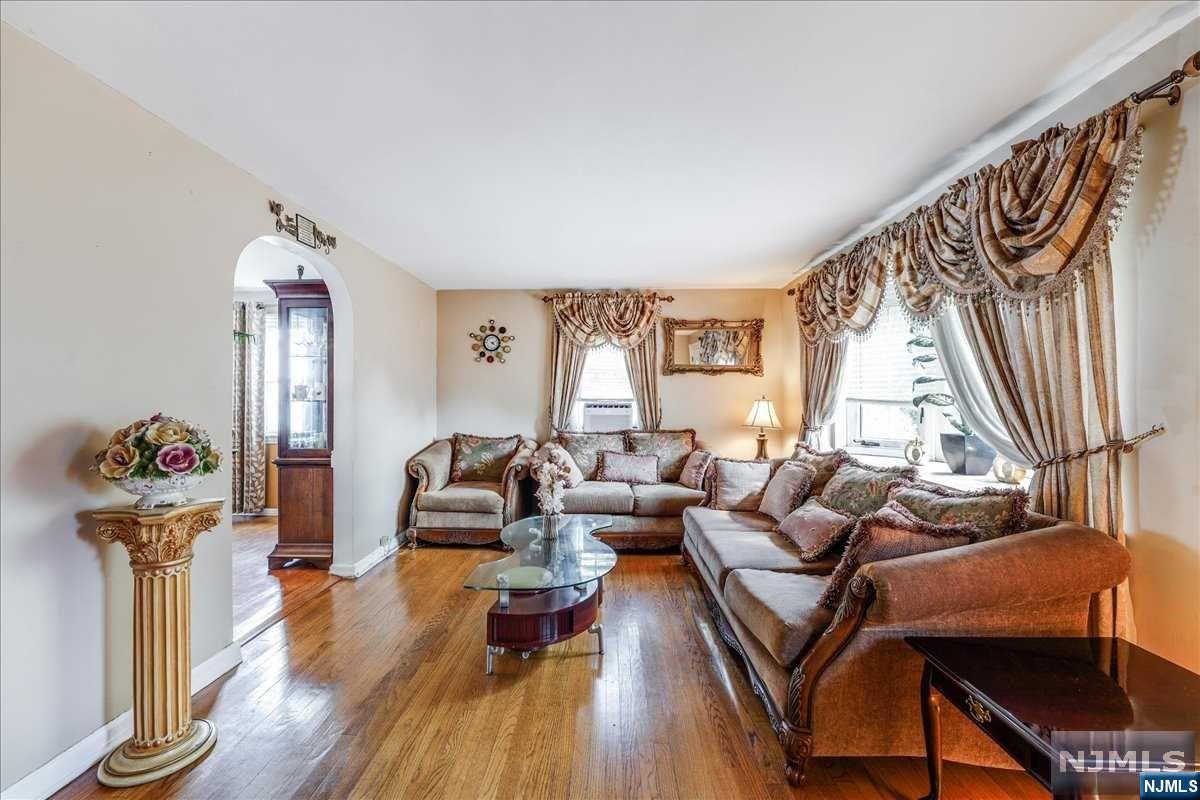 00-055 Midland Avenue