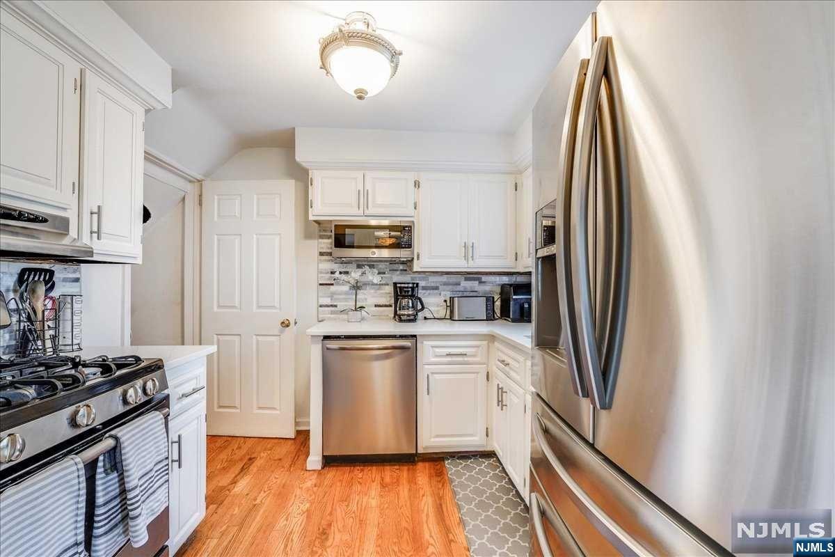 00-055 Midland Avenue