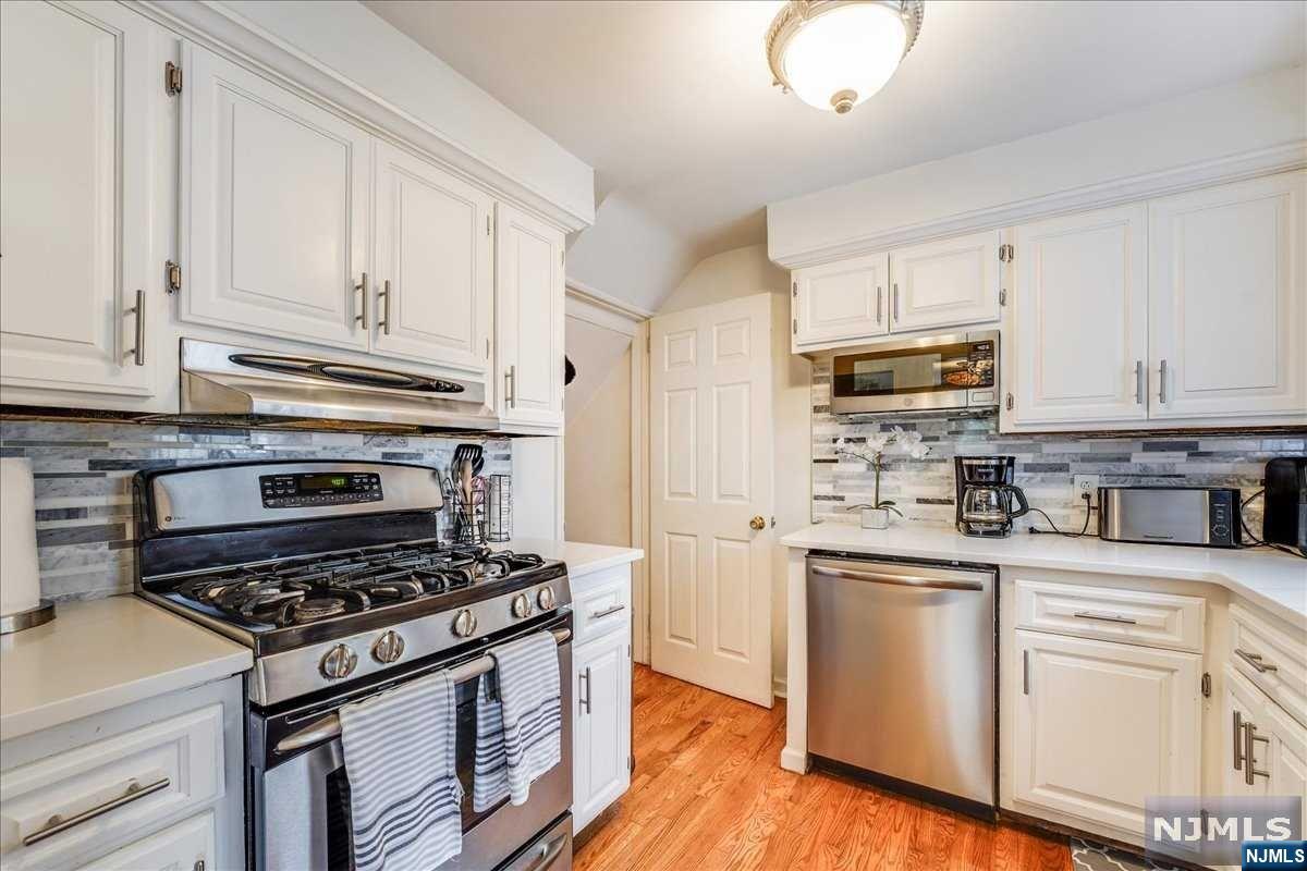 00-055 Midland Avenue