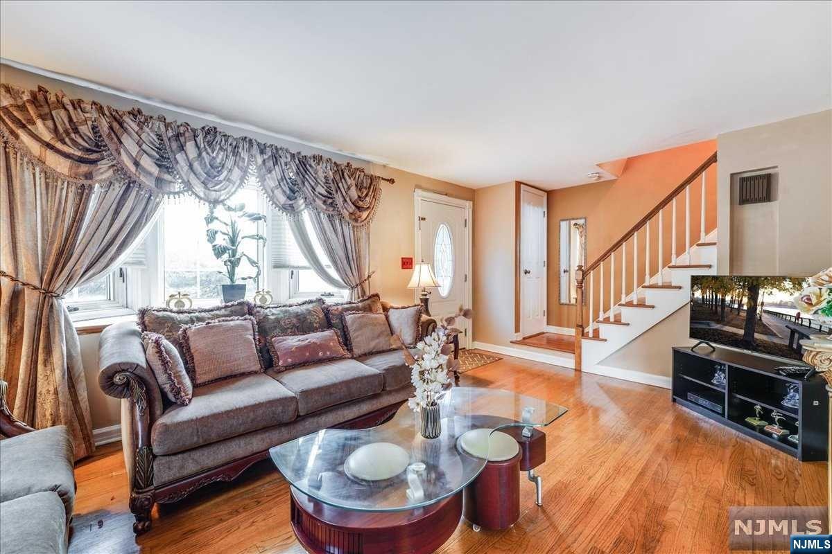 00-055 Midland Avenue