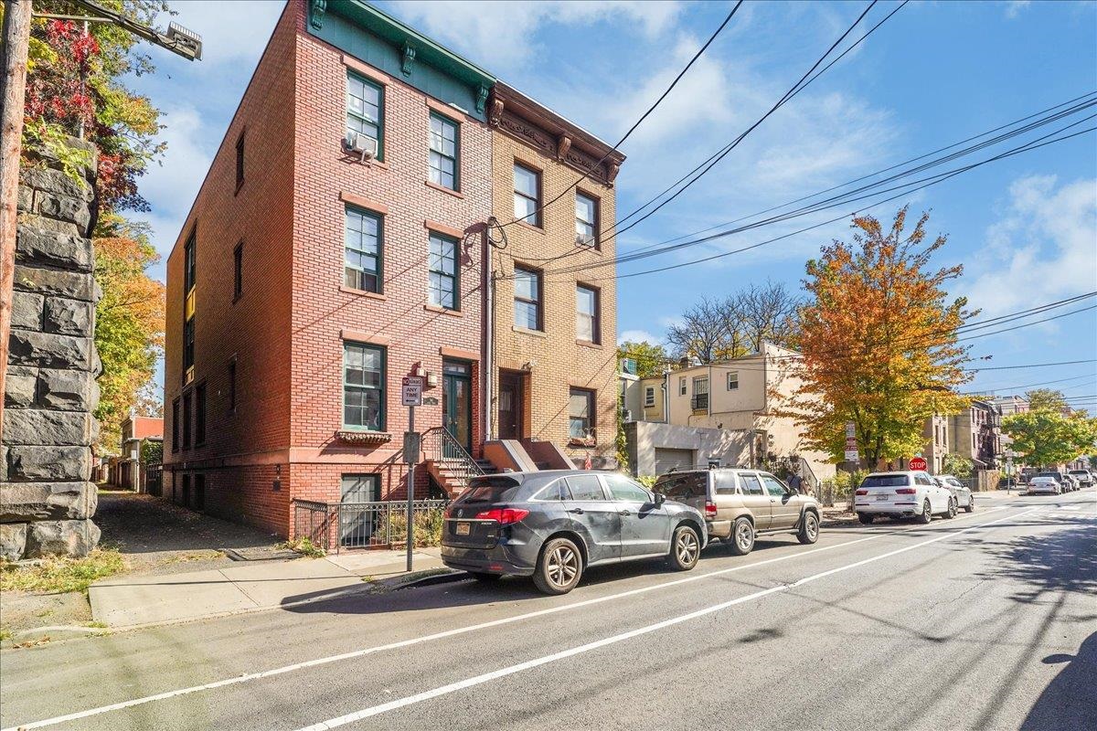 96 COLES ST Unit: 2