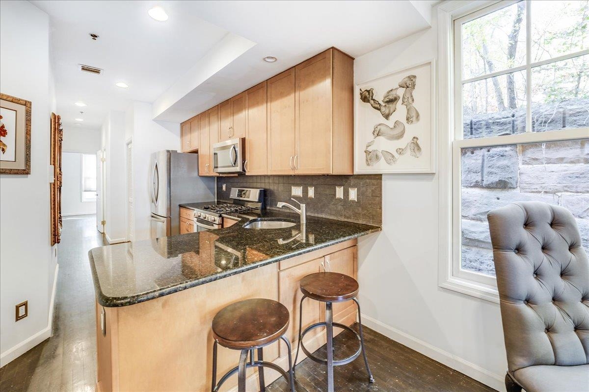 96 COLES ST Unit: 2