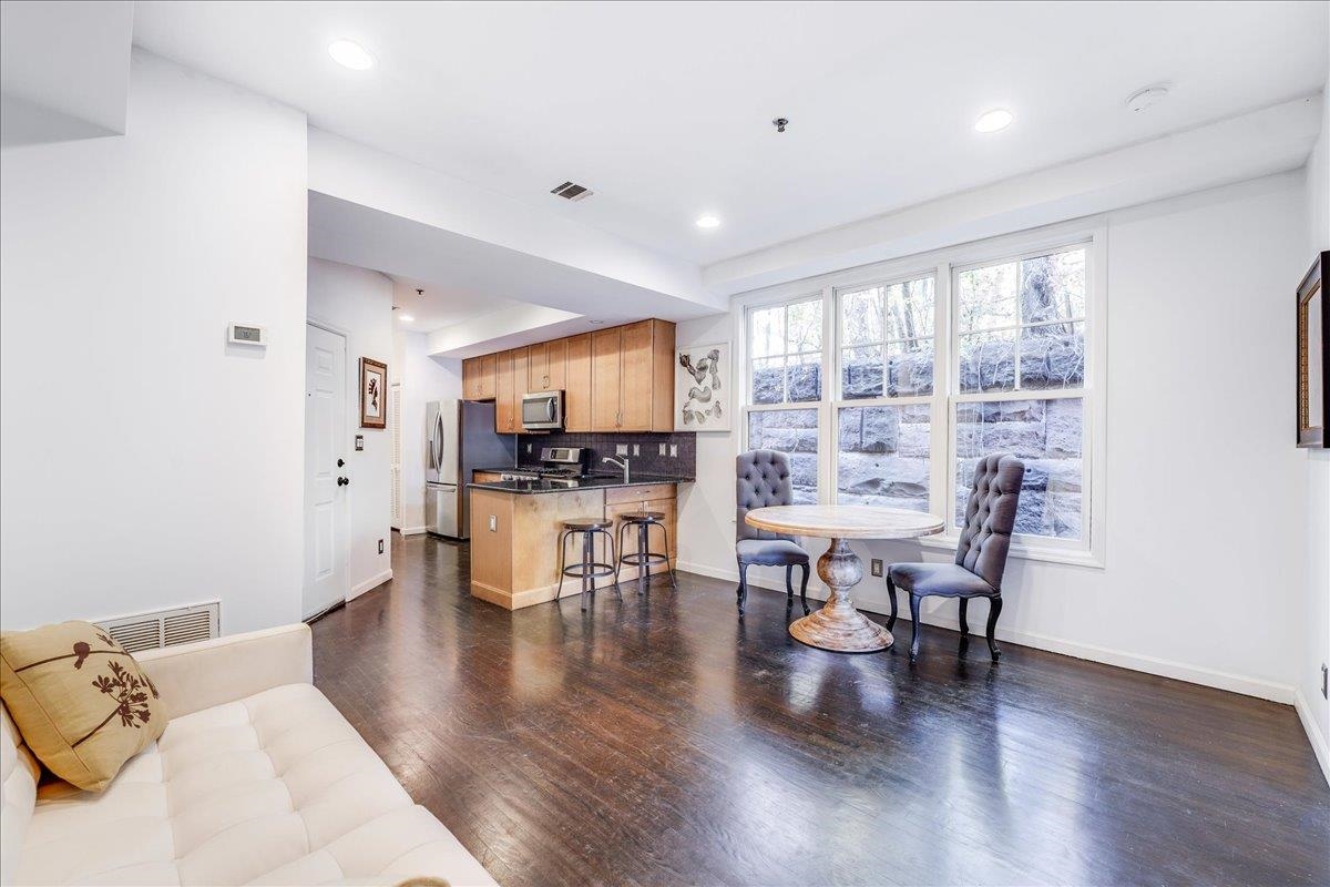 96 COLES ST Unit: 2