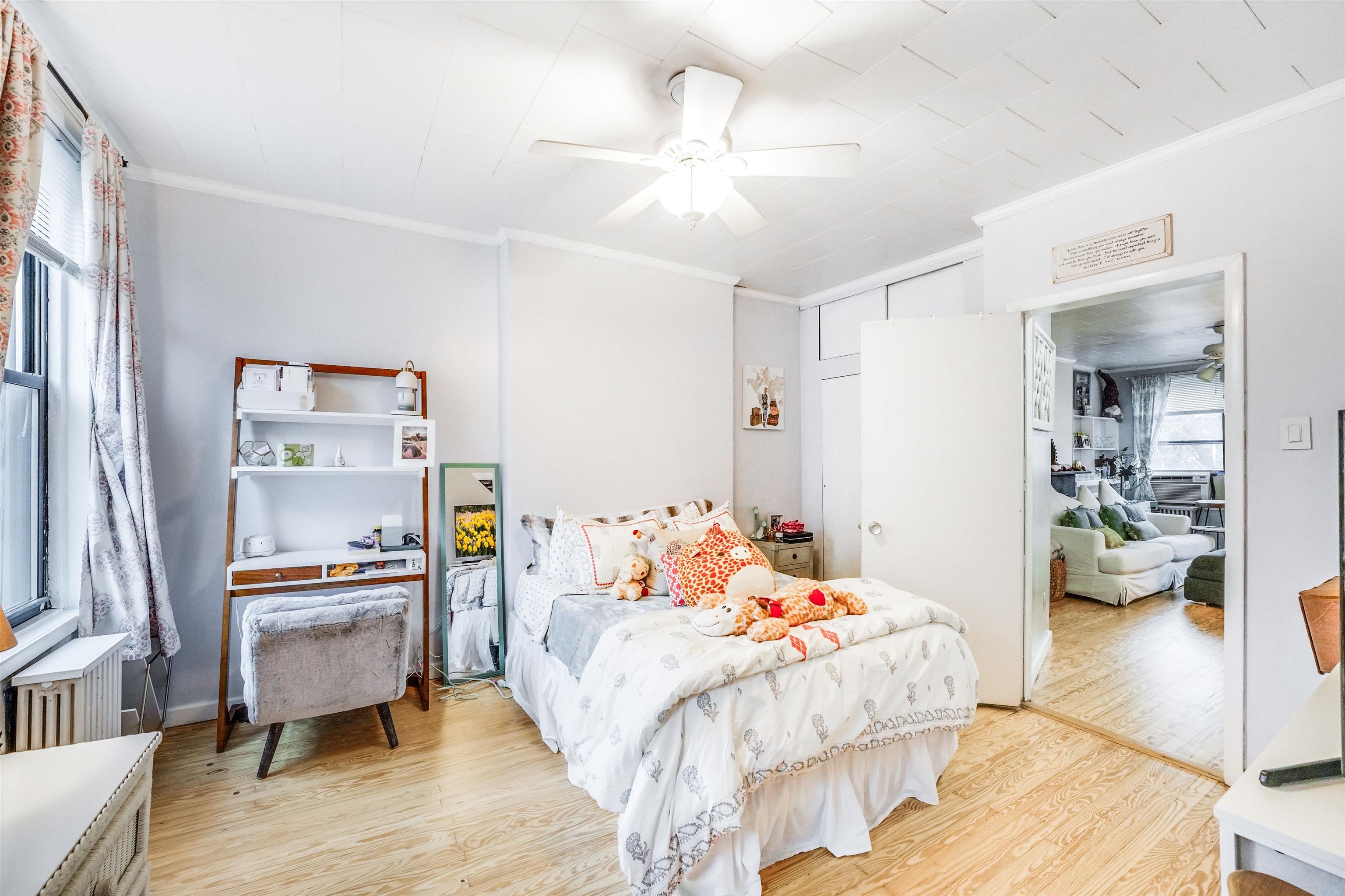 916 PARK AVE Unit: 4