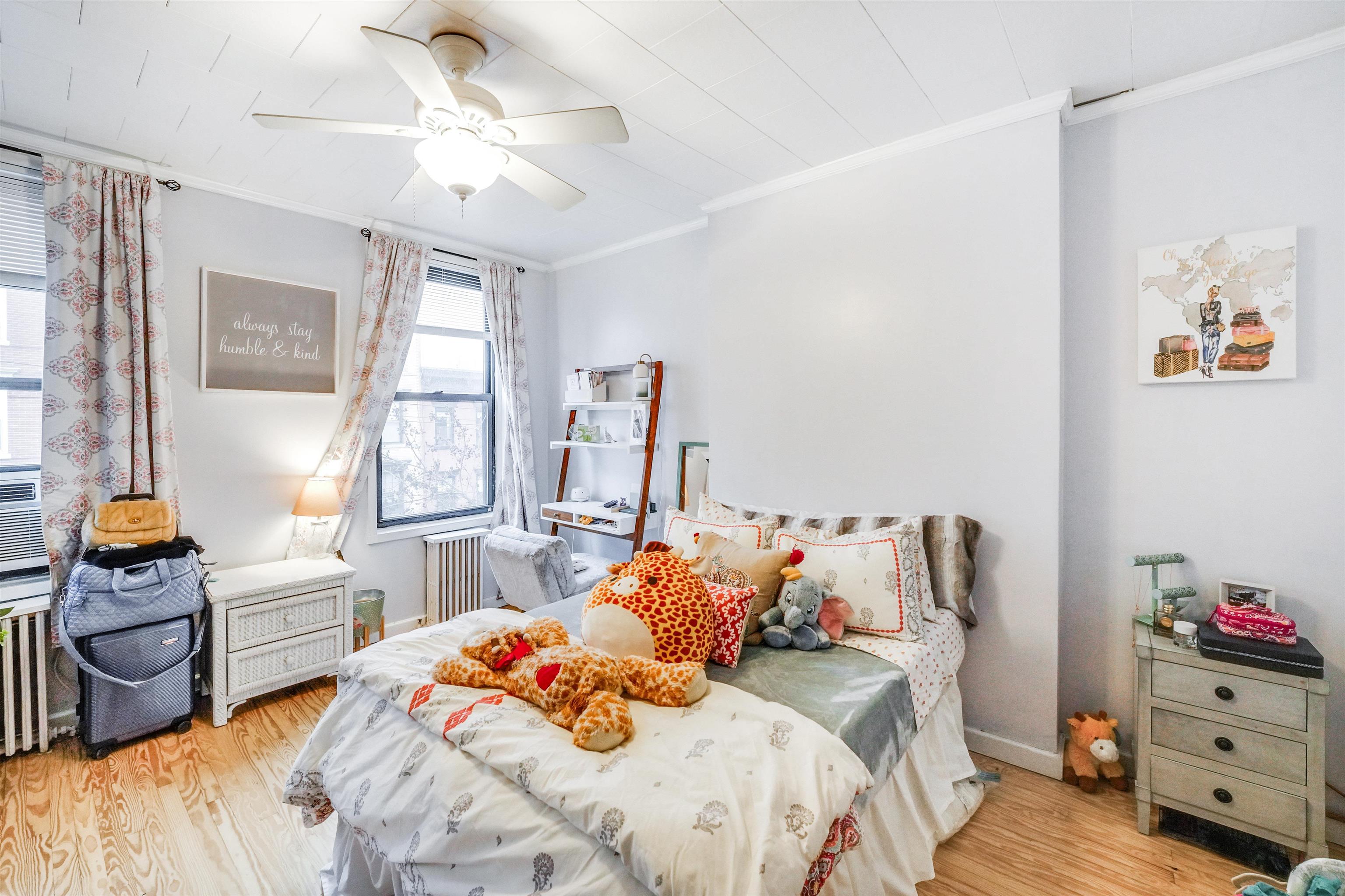 916 PARK AVE Unit: 4