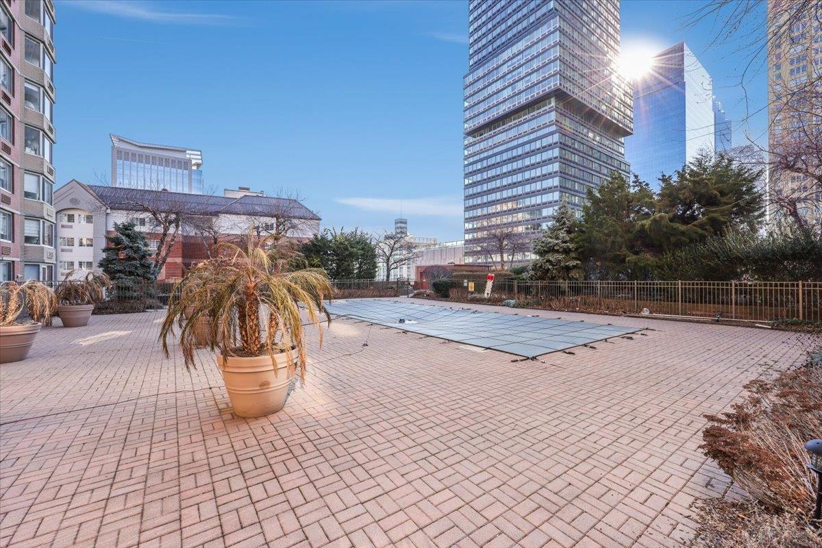 1 2ND ST Unit: 2408