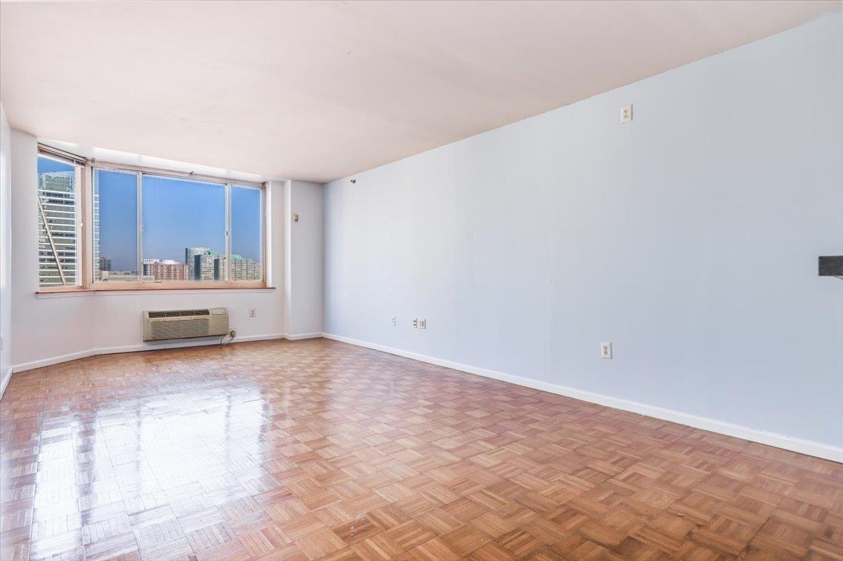 1 2ND ST Unit: 2408