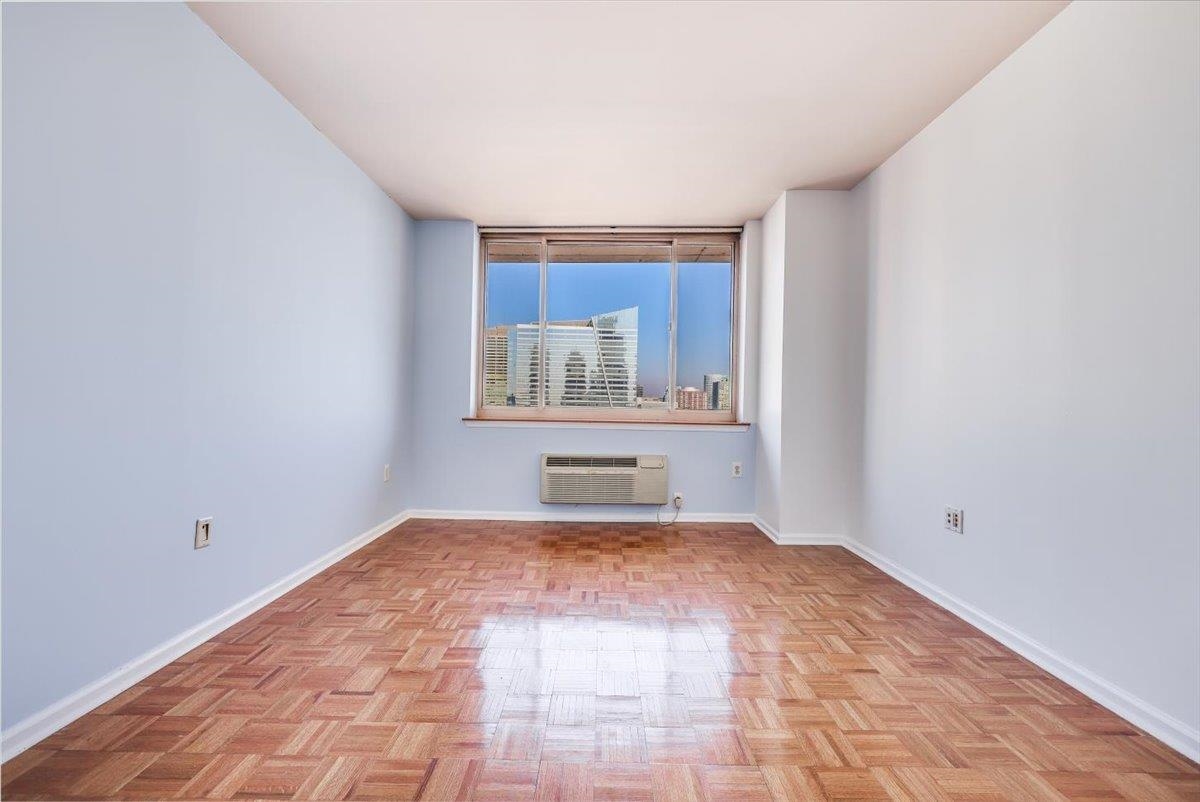 1 2ND ST Unit: 2408