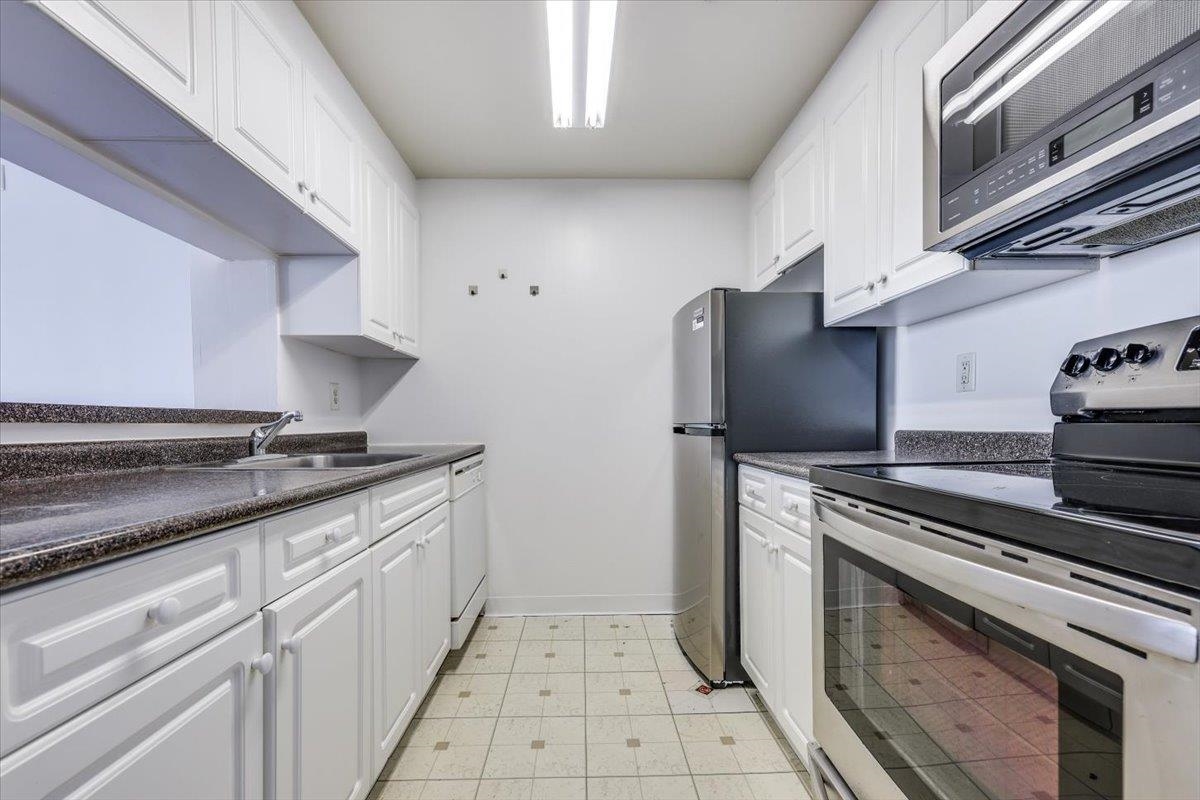 1 2ND ST Unit: 2408