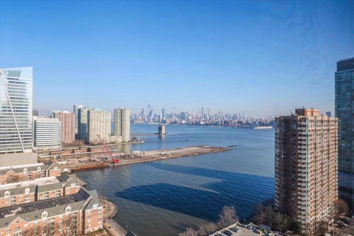 1 2ND ST Unit: 2408