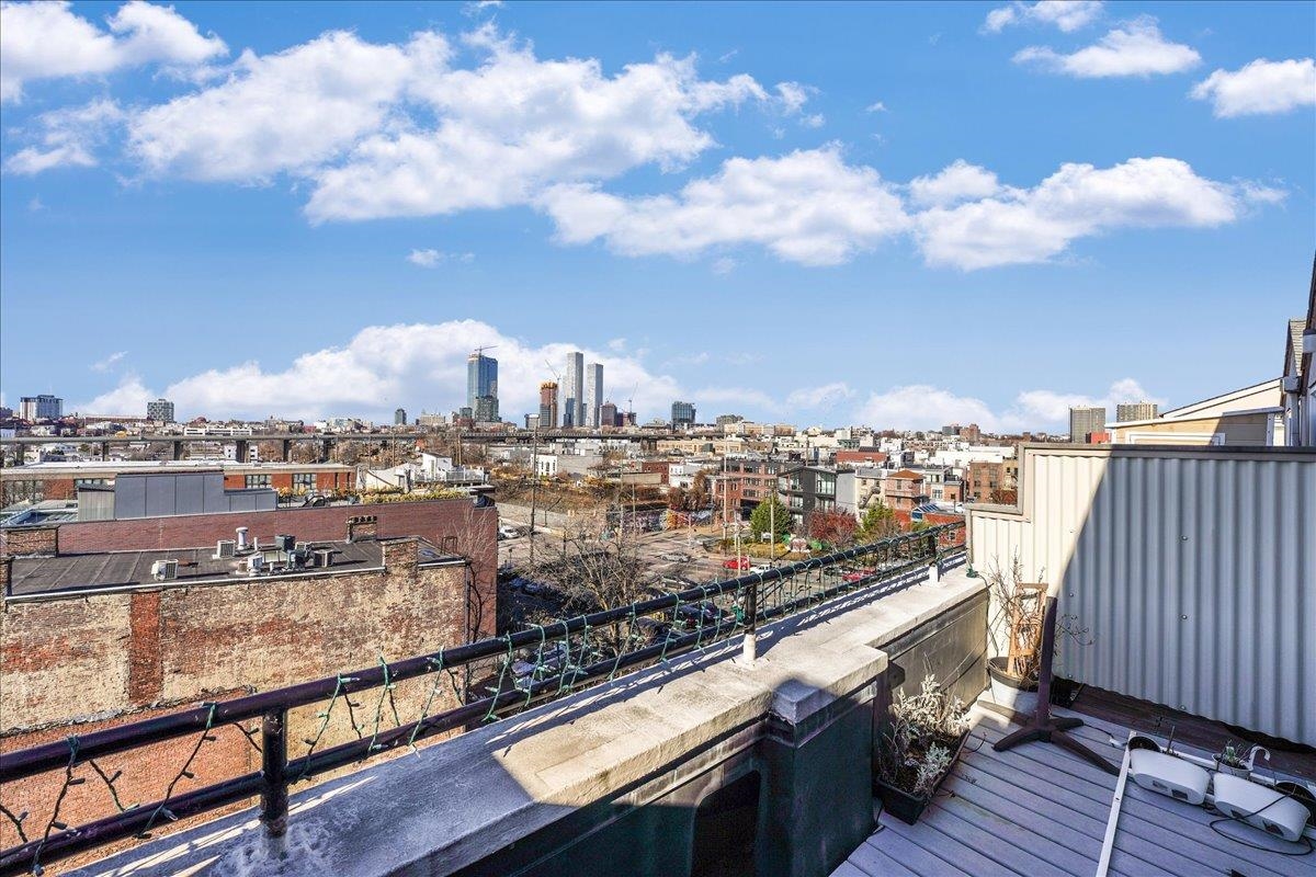 186 WAYNE ST Unit: 421D