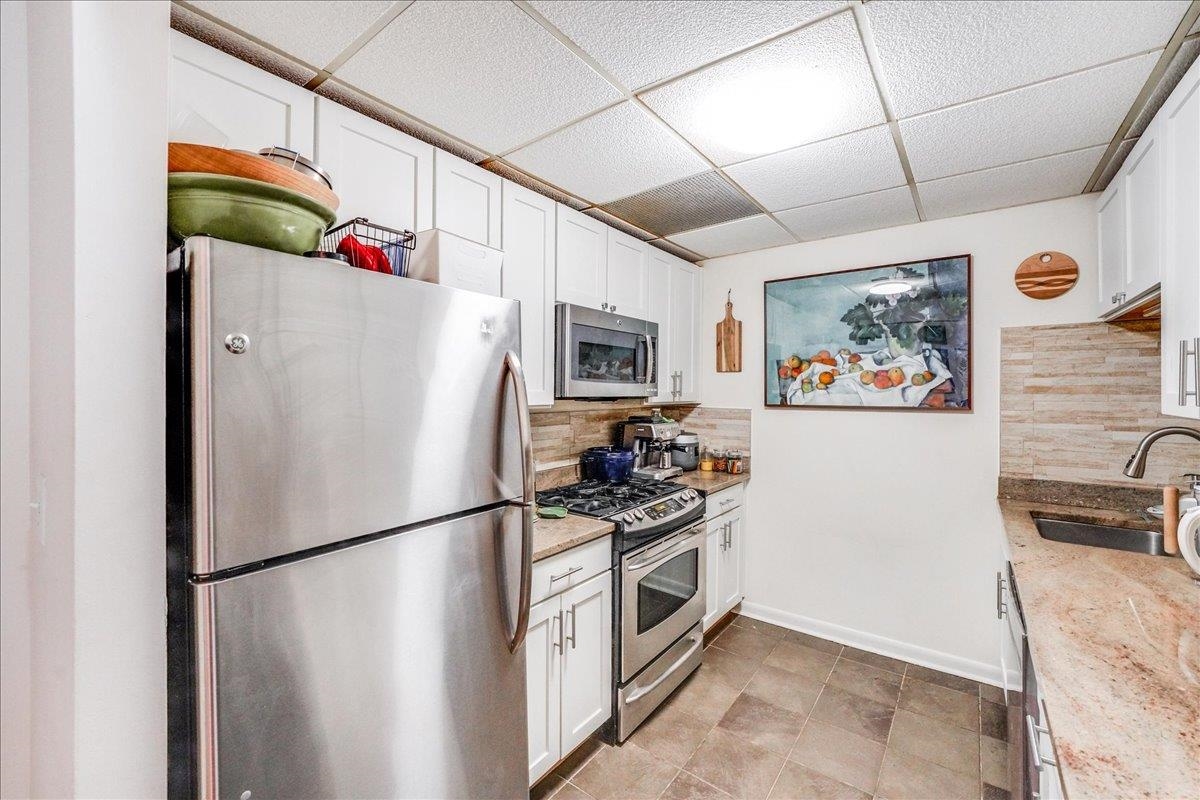 186 WAYNE ST Unit: 421D