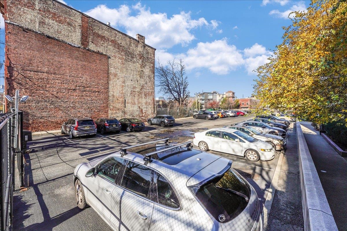 186 WAYNE ST Unit: 421D
