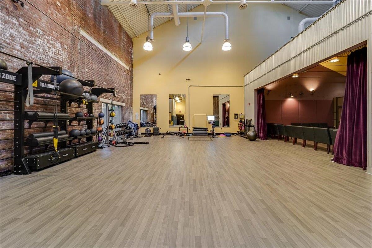 186 WAYNE ST Unit: 421D