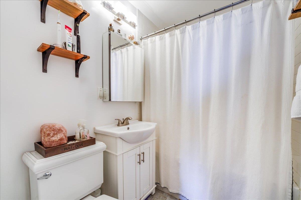 186 WAYNE ST Unit: 421D