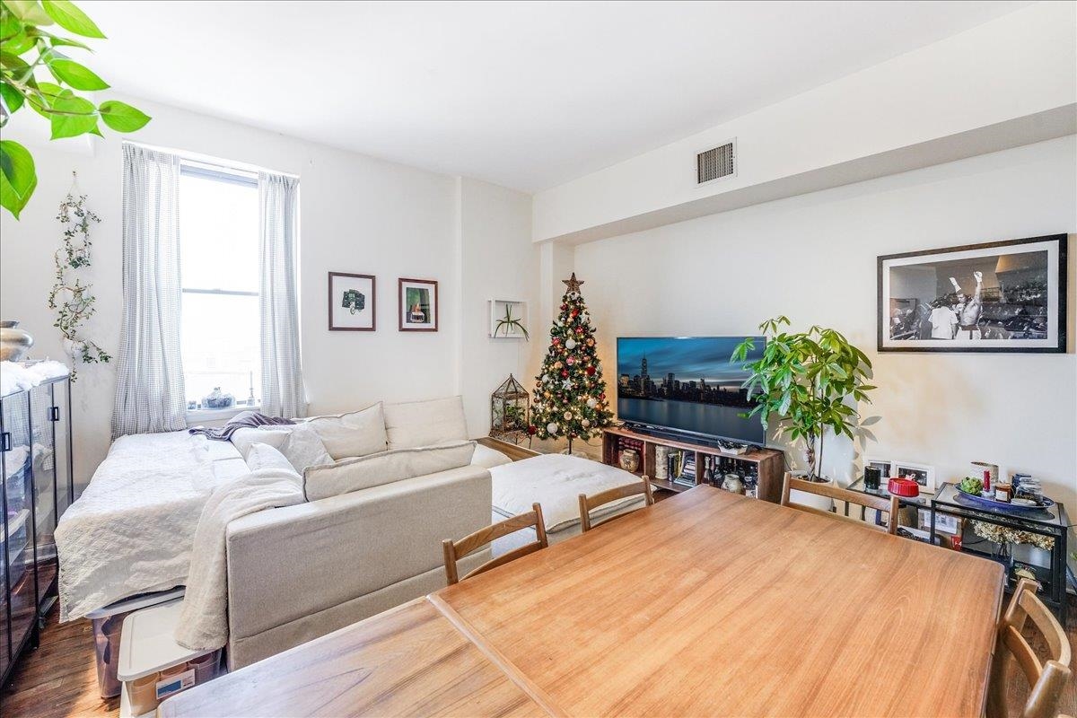 186 WAYNE ST Unit: 421D
