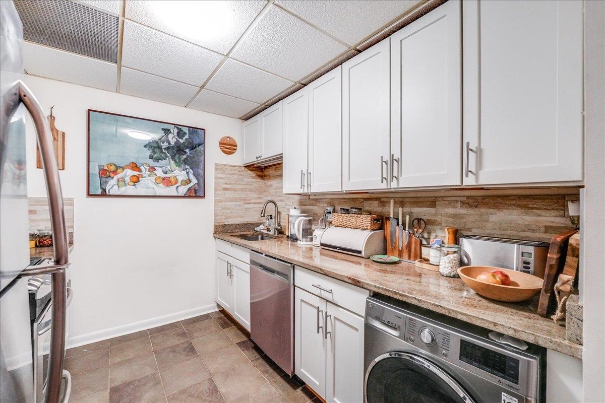 186 WAYNE ST Unit: 421D