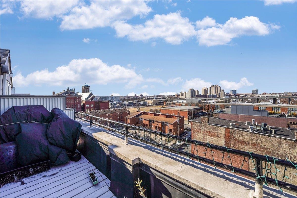 186 WAYNE ST Unit: 421D