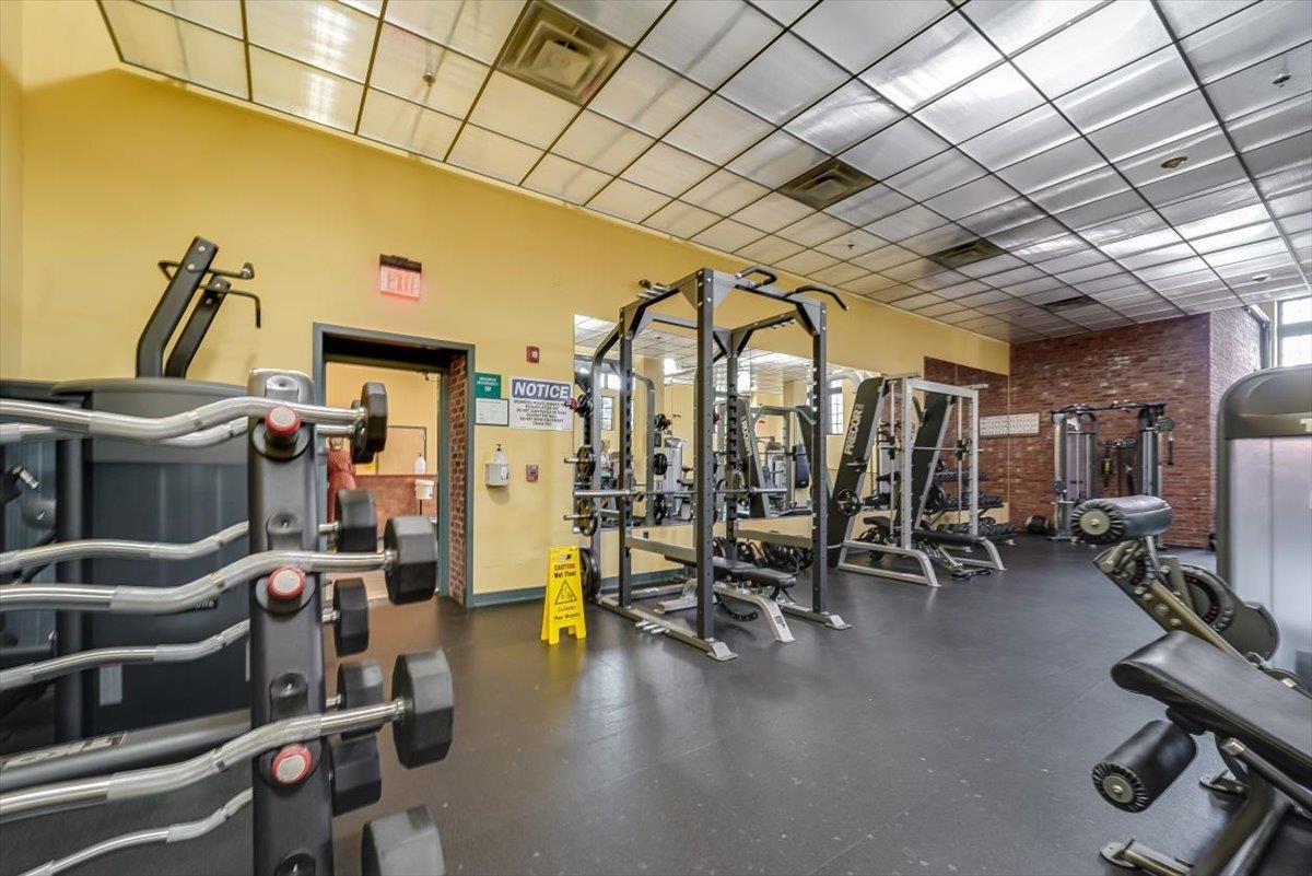 186 WAYNE ST Unit: 421D